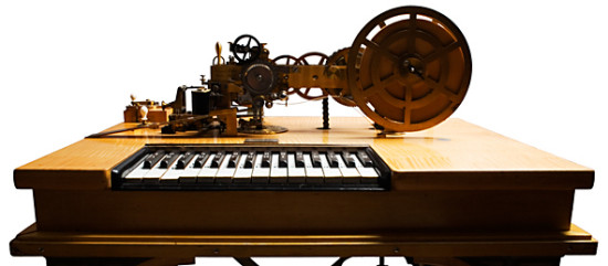 David Hughes typtryckstelegraf såg mer ut som ett piano än en skrivmaskin. 